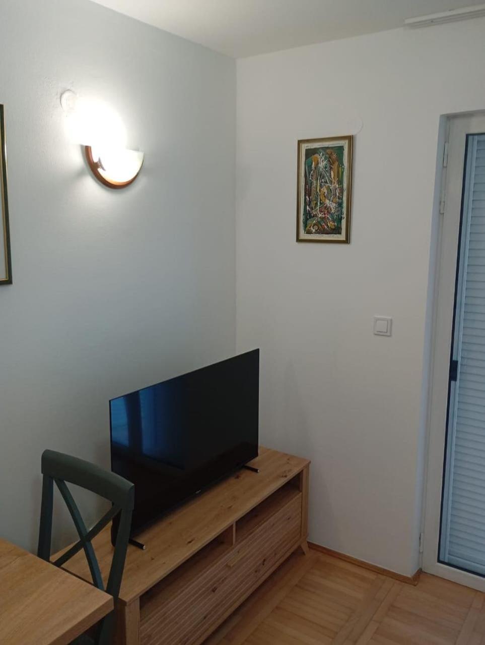 Walk To The Sea-1 Bedroom * Budva