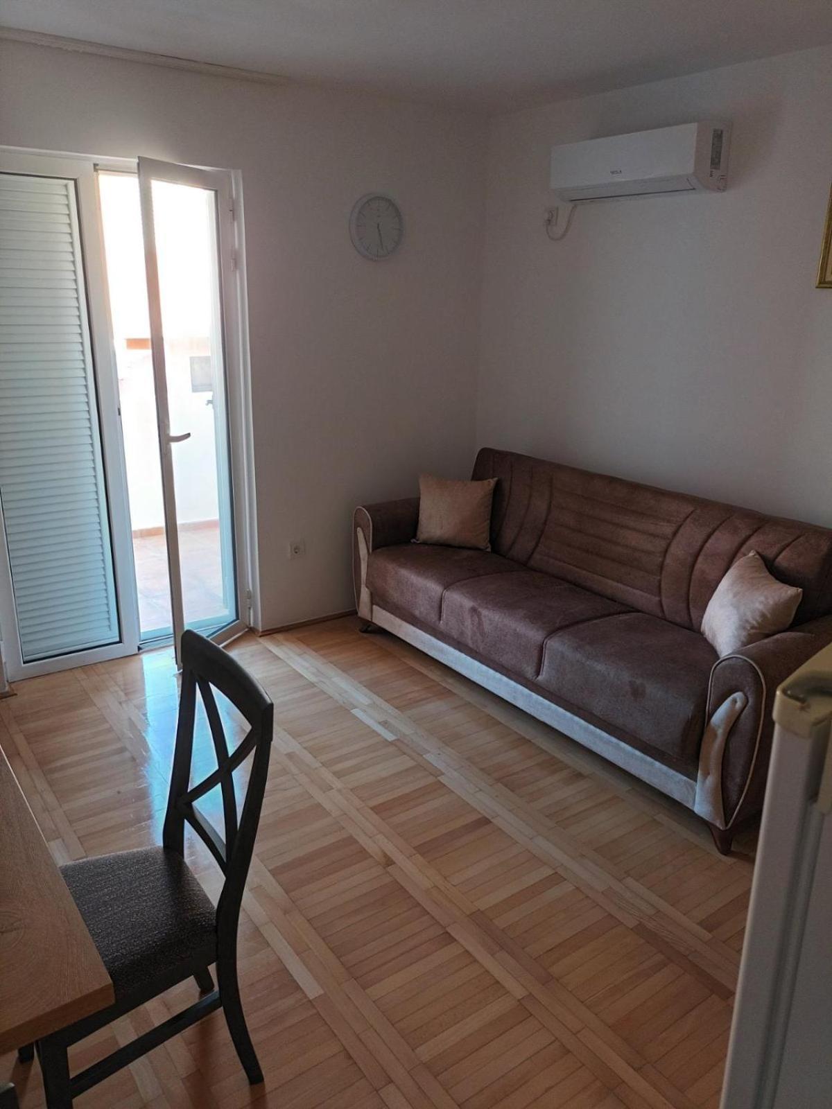 Apartment Walk To The Sea-1 Bedroom