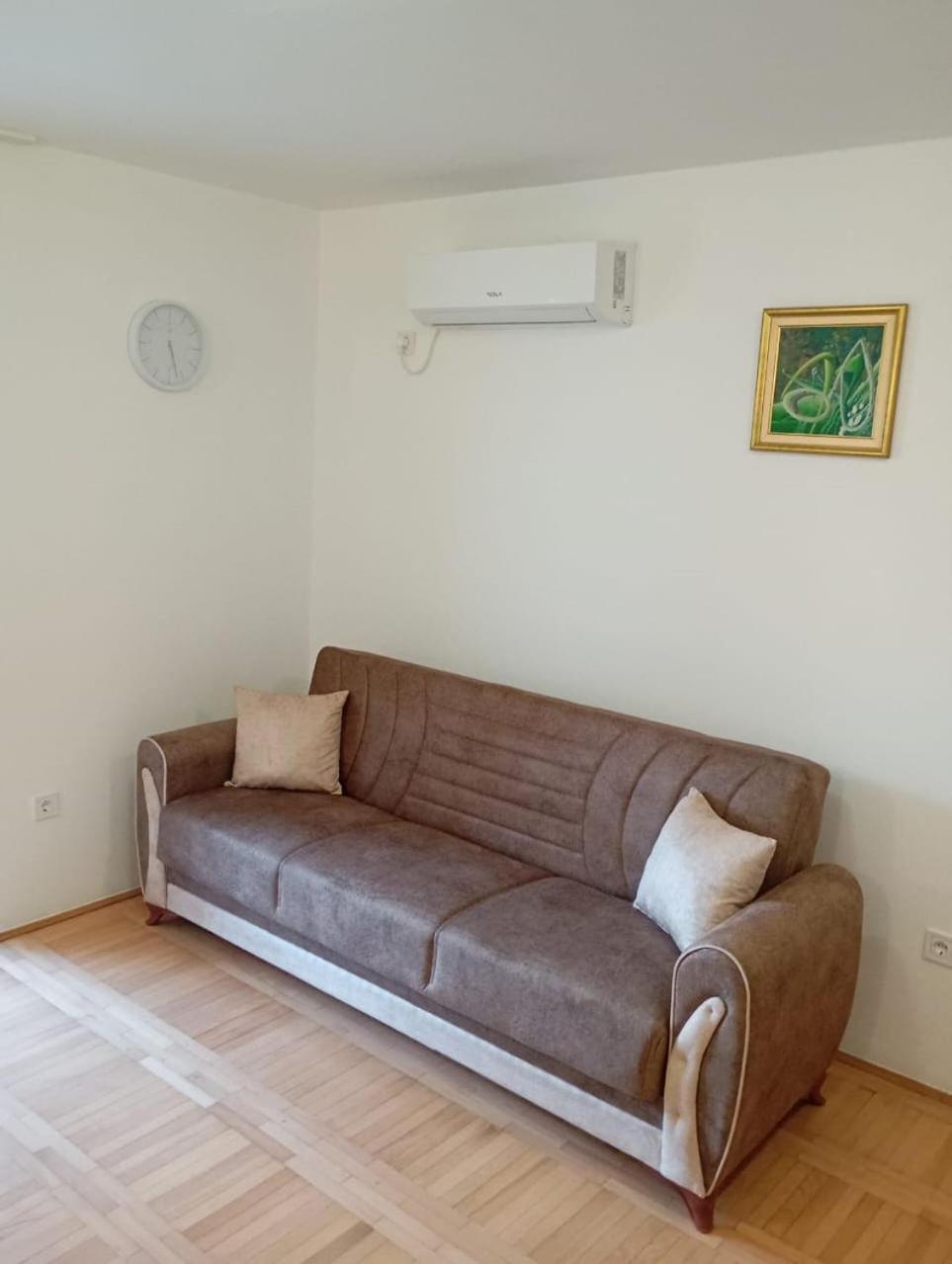 Walk To The Sea-1 Bedroom Apartment *